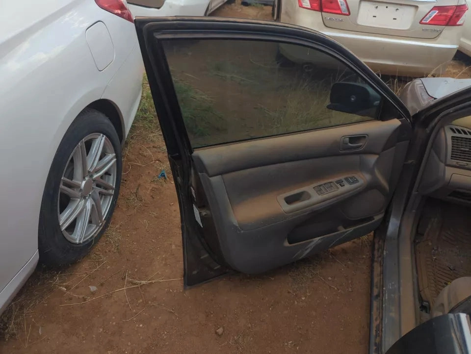 2002 2003 2004 2005 2006 TOYOTA CAMRY FRONT LEFT DRIVER DOOR OEM