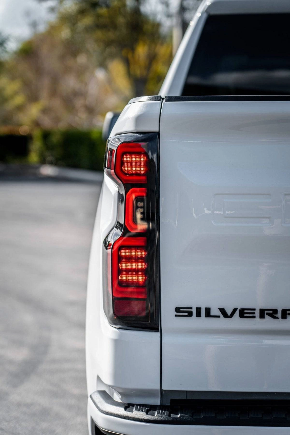 2020-2024 Chevrolet Silverado 2500/3500 RECON Clear Lens (Paintable) OLED Tail Lights (Replaces OEM LED)