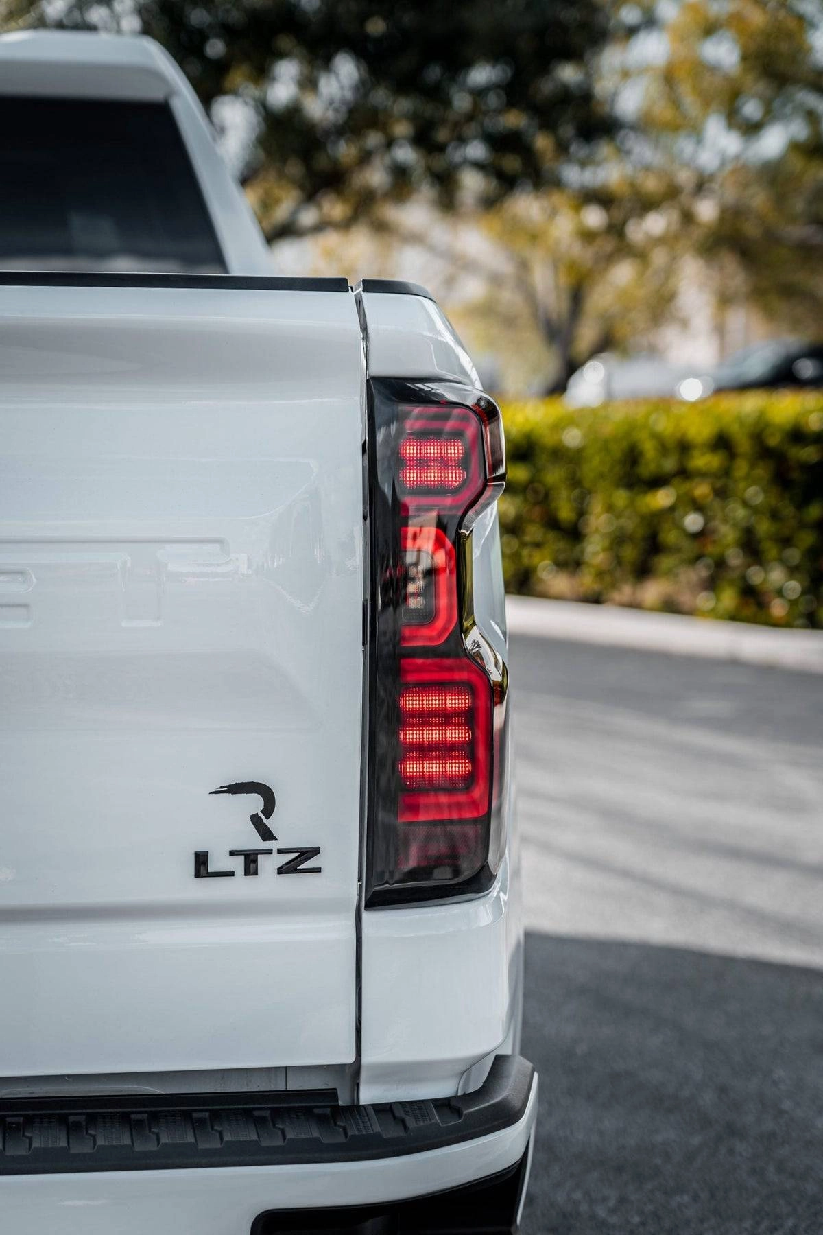 2020-2024 Chevrolet Silverado 2500/3500 RECON Clear Lens (Paintable) OLED Tail Lights (Replaces OEM LED)