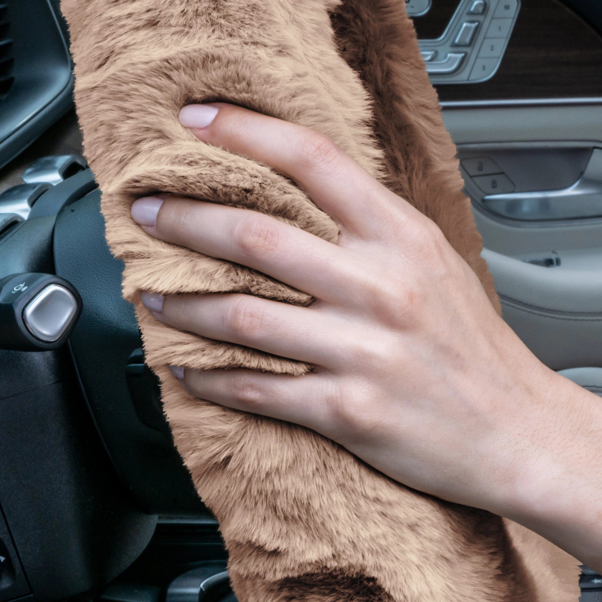 Doe16 Faux Rabbit Fur Steering Wheel Cover Beige