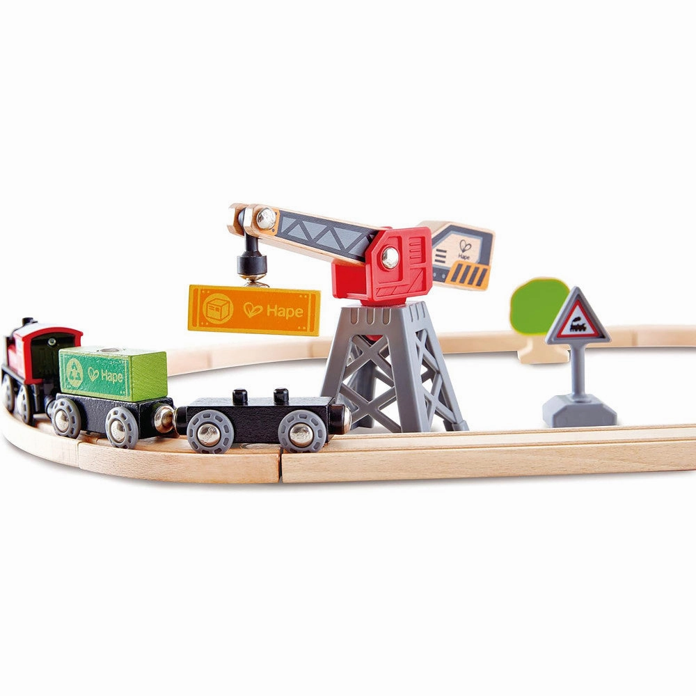 Hape - Cargo Delivery Loop - Battery Powered Engine & Oval Track Railway Set