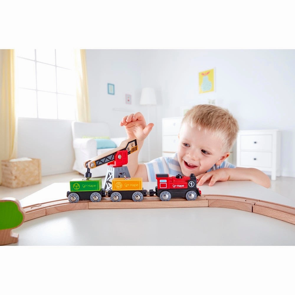 Hape - Cargo Delivery Loop - Battery Powered Engine & Oval Track Railway Set