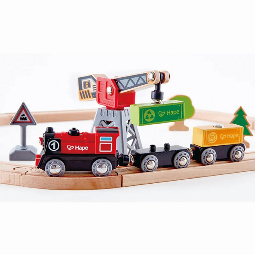 Hape - Cargo Delivery Loop - Battery Powered Engine & Oval Track Railway Set