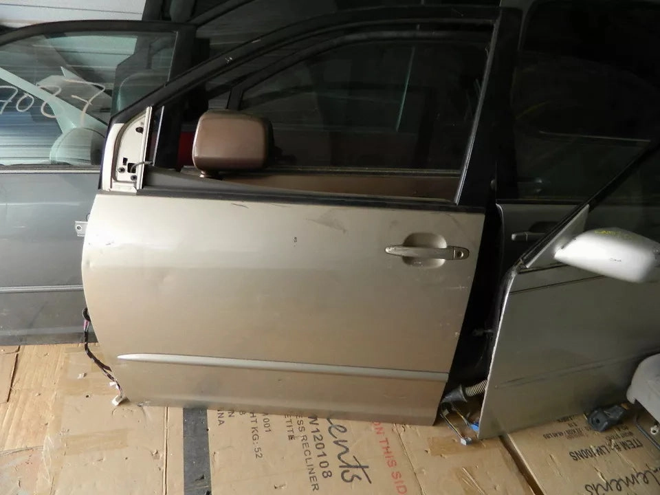 TOYOTA SIENNA LEFT FRONT DRIVER DOOR-NO MIRROR